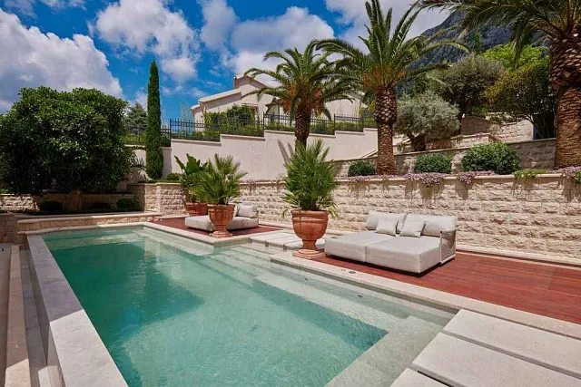 5★ Boutique-Hotel und Luxusvilla in erster Meereslinie zum Verkauf – Kotor, Dobrota